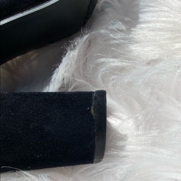 Forever 21 Strappy Suede Block Heels Black Size 6.5 - Picture 6 of 10